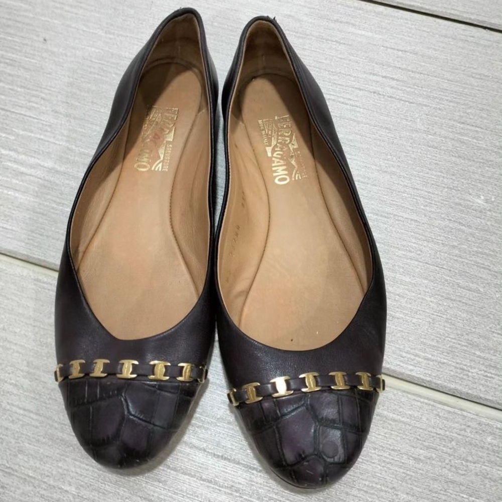 Ferragamo authentic dark purple flat shoes size 37.5